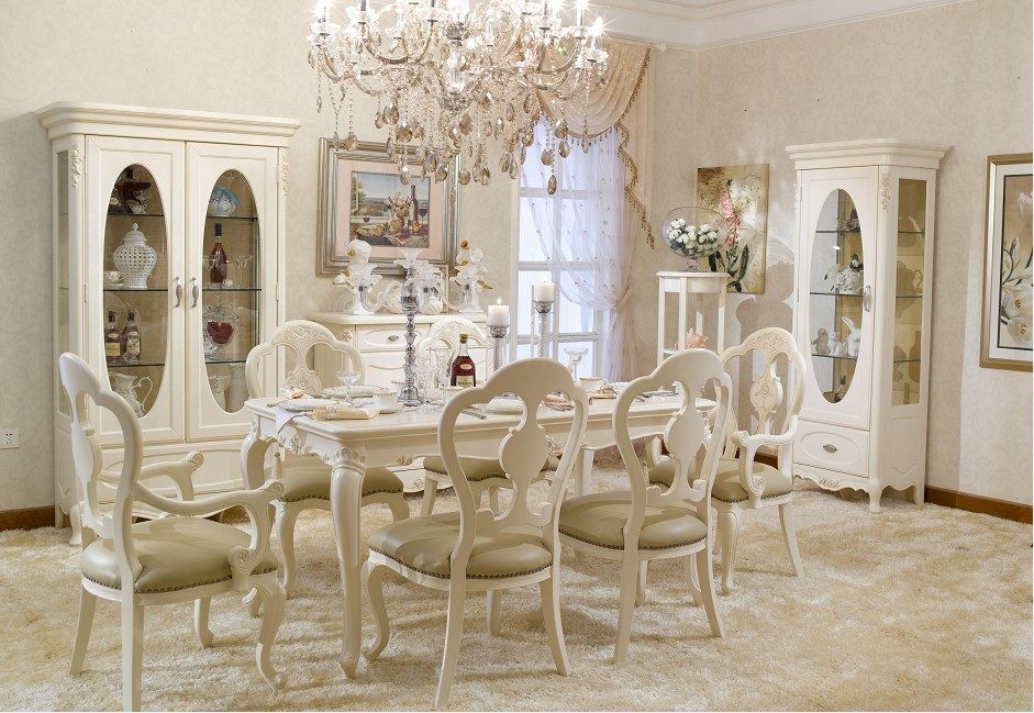 Mesa e cadeiras de jantar de estilo francês